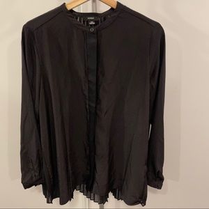 RUDSAK Black Long Sleeve Blouse w Accordion Back